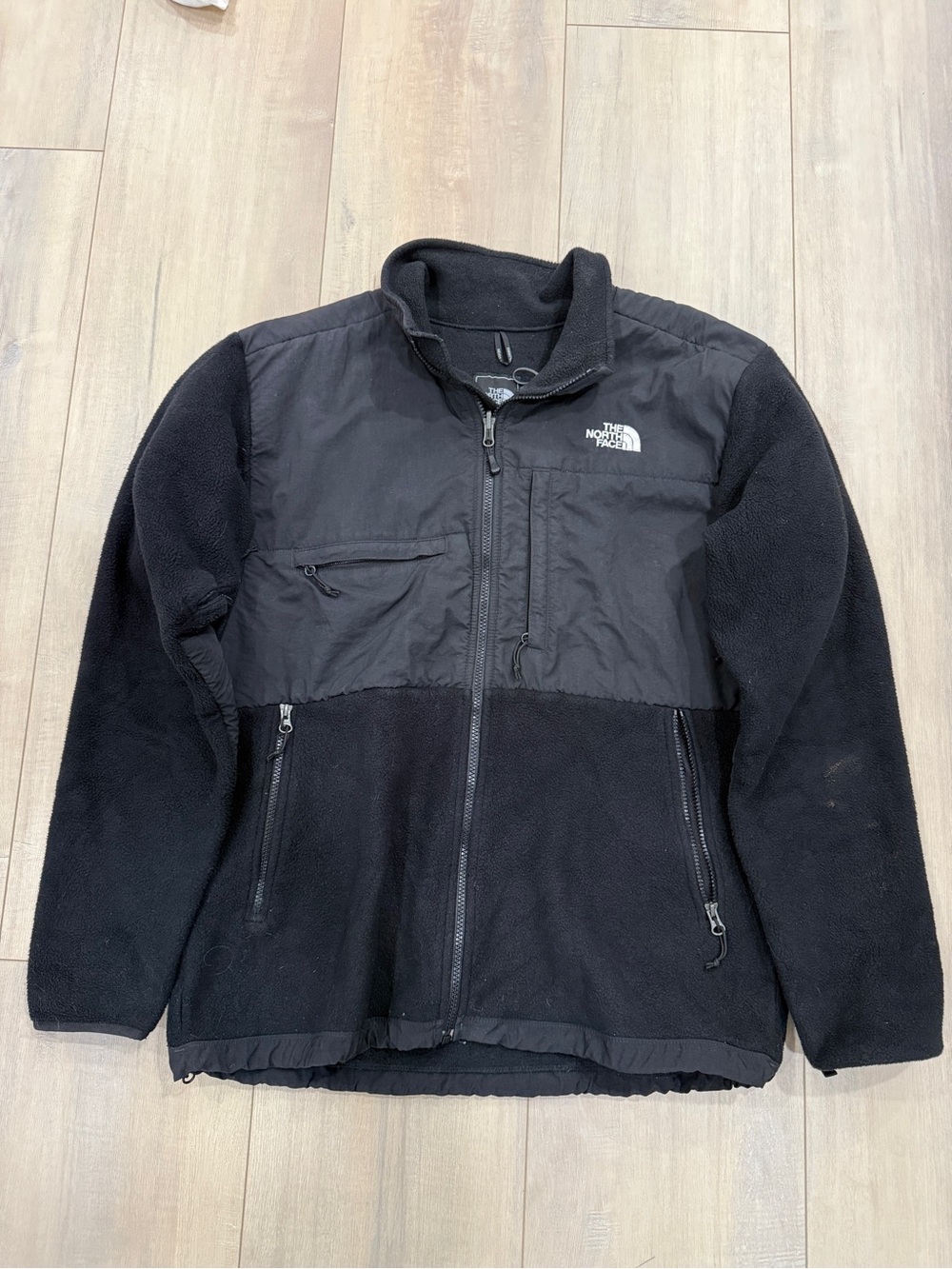 The North Face Black Men’s Lightweight Fleece Jacket